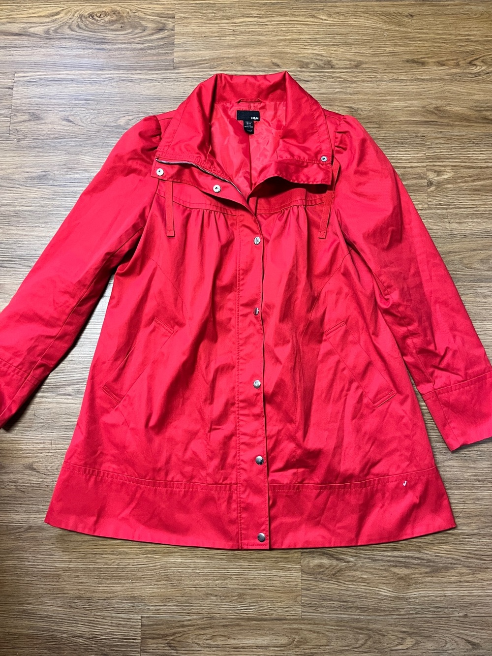 Vintage Y2K H&M Red Trench Coat Shoulder Epaulettes Feminine Silhouette 14